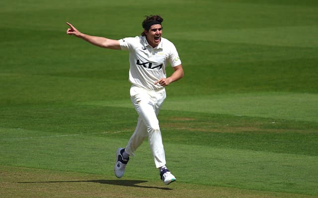 Sean Abbott comes back to Surrey for fourth stint