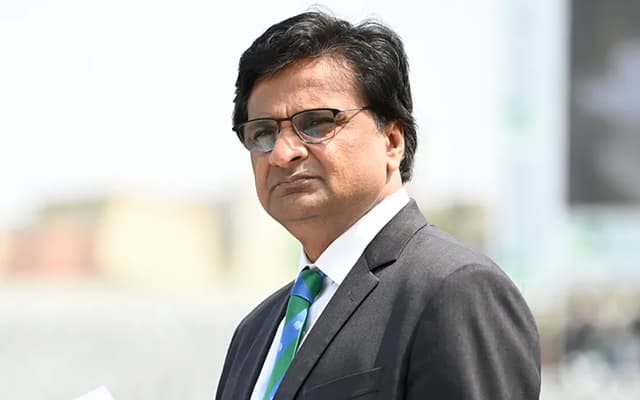 Javagal Srinath's Bengaluru Metro photo goes viral, fans praise ex-India star's simplicity
