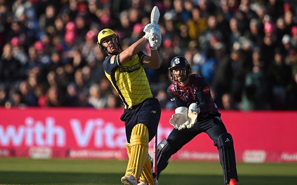 T20 Blast 2025: Ex-KKR batter smashes five sixes in five balls to chase the target