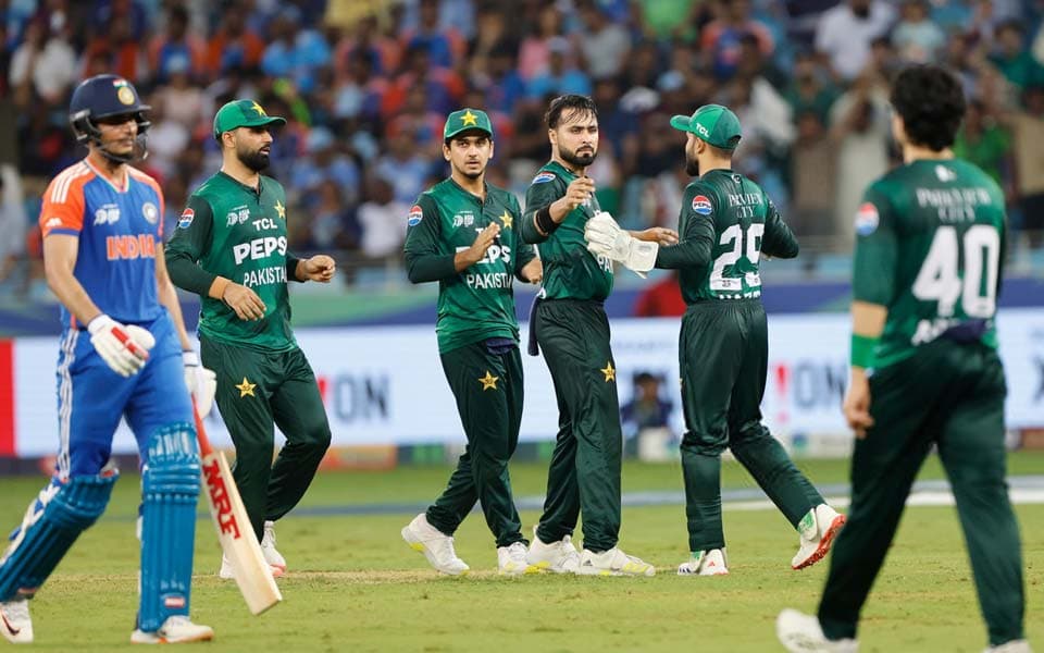 Asia Cup 2025: "India definitely is the favourite on Sunday" - Pakistan legend urges Salman Agha and Co. to back themselves in final