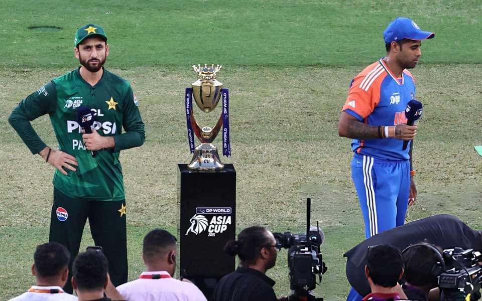 Asia Cup 2025, Final: India and Pakistan avoid handshake at toss for third time in a row