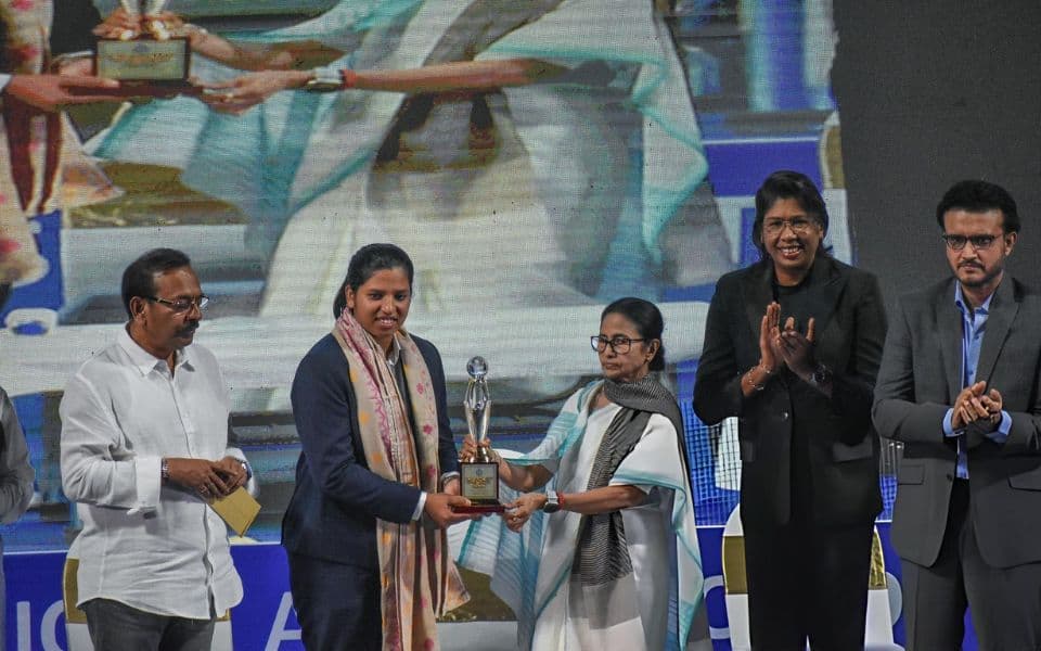 Richa Ghosh gets INR 34 lakh cash, gold chain, gold-plated bat-ball, Banga Bhushan, and DSP job with West Bengal government