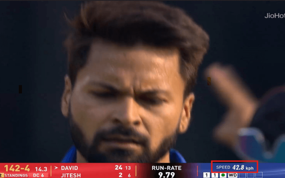 IPL 2026: Broadcast glitch shows Mukesh Kumar delivering at only 42 kph during RCB vs DC