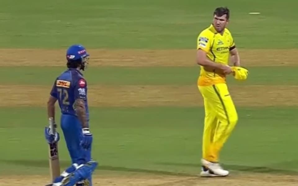 Tilak Varma, Jamie Overton involved in heated exchange during MI vs CSK match