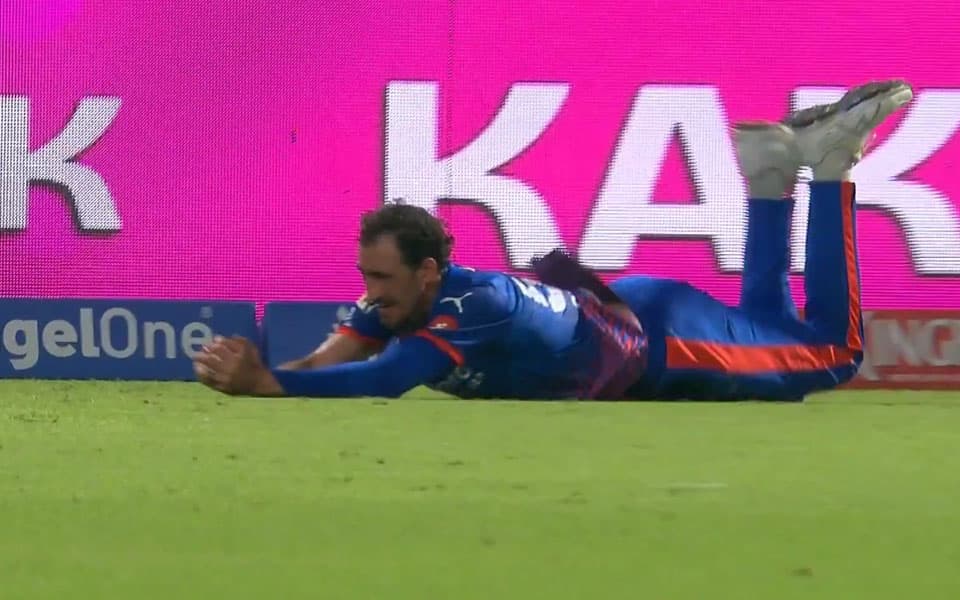 IPL 2026: Video of the Day - Mitchell Starc takes screamer of a catch, stuns Manish Pandey
