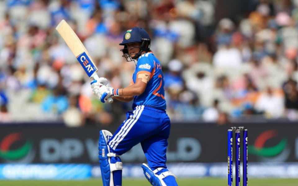 'Should stop thinking about the wickets that have fallen' - Harmanpreet Kaur advised to play freely as India's semi-final spot hangs in balance
