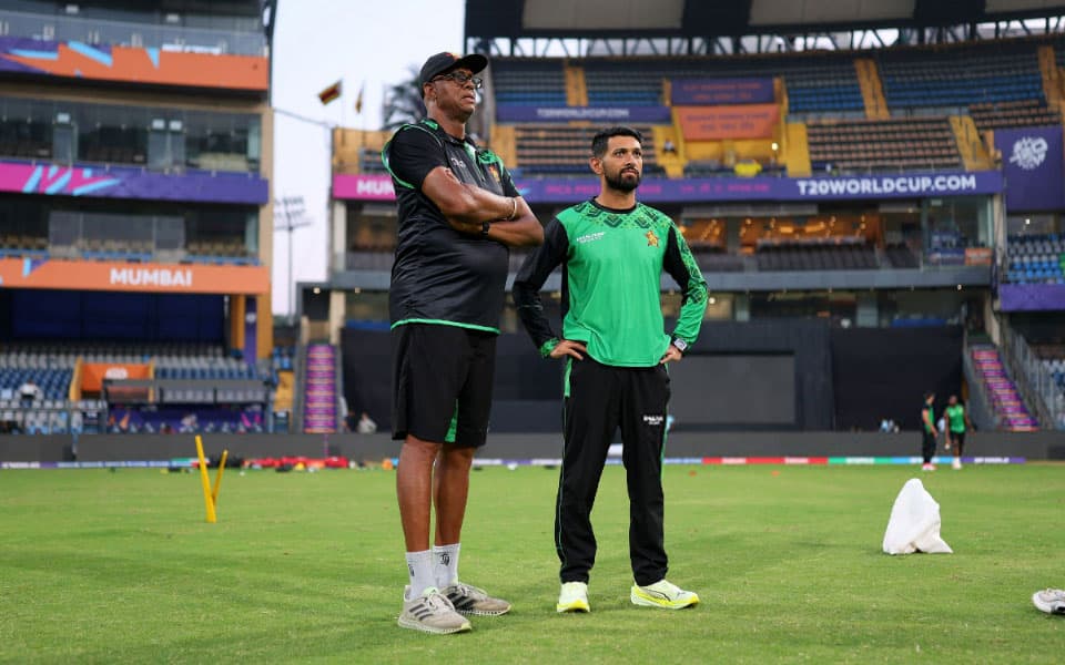 Courtney Walsh joins Zimbabwe coaching staff as permanent bowling coach
