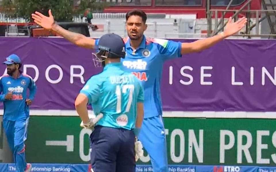 Gurnoor Brar strikes twice in an over, removes set opening pair