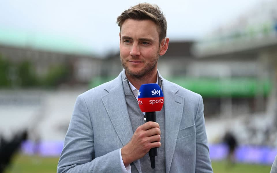 Pakistan are a poor side, England should win 3-0 and pretty comfortably, says Stuart Broad
