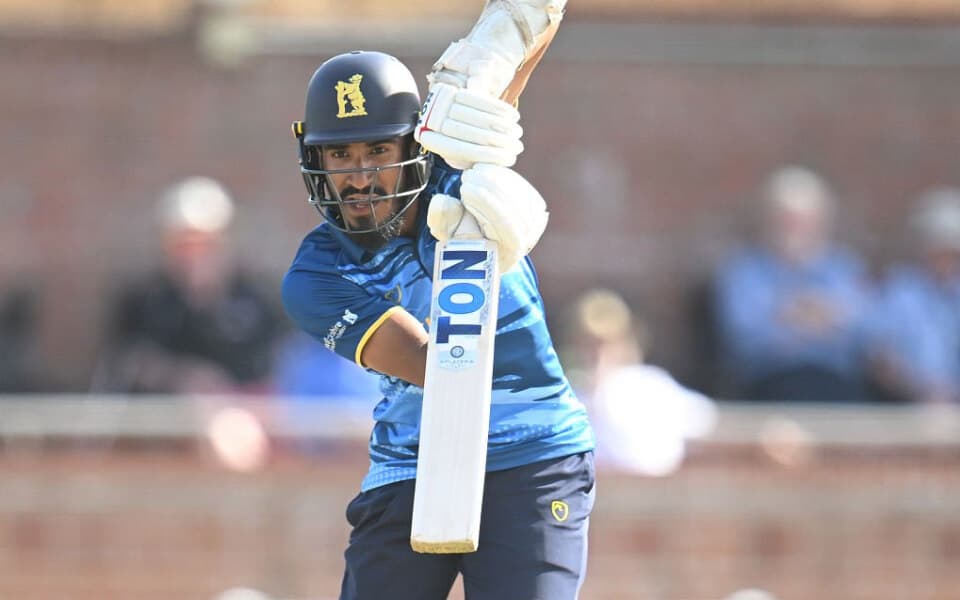 Leicestershire secure the signing of Warwickshire batter Hamza Shaikh
