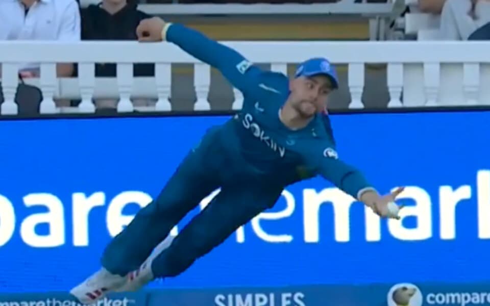 Will Jacks takes unbelievable catch to dismiss Pretorius in The Hundred