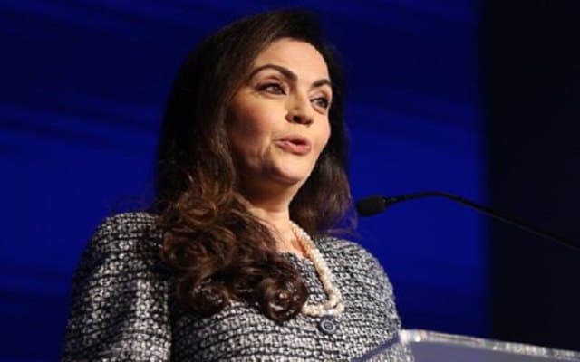 Student's Mumbai Indians joke during DAIS graduation speech leaves Nita Ambani facepalming