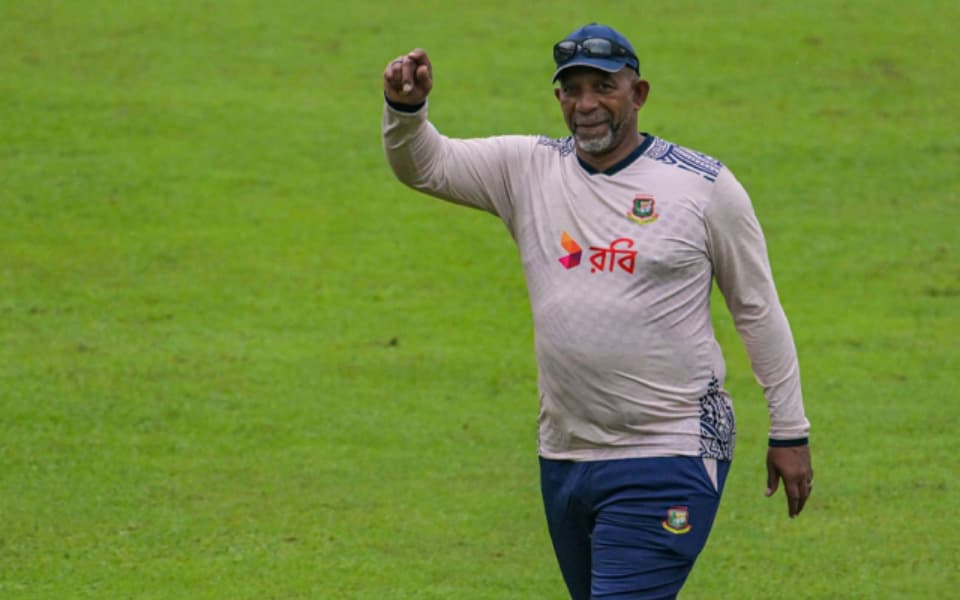 Bangladesh's head coach urges his players to stay away from social media