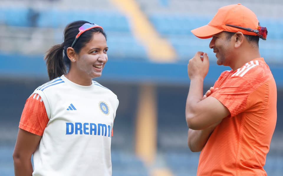 Women's World Cup 2025: "She’s been leading fantastically" - India head coach Amol Muzumdar believes there is no pressure on Harmanpreet Kaur